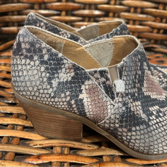 Lucky Brand Tabea Snakeskin Slip On Ankle Booties Size 7.5 - Picture 4 of 11